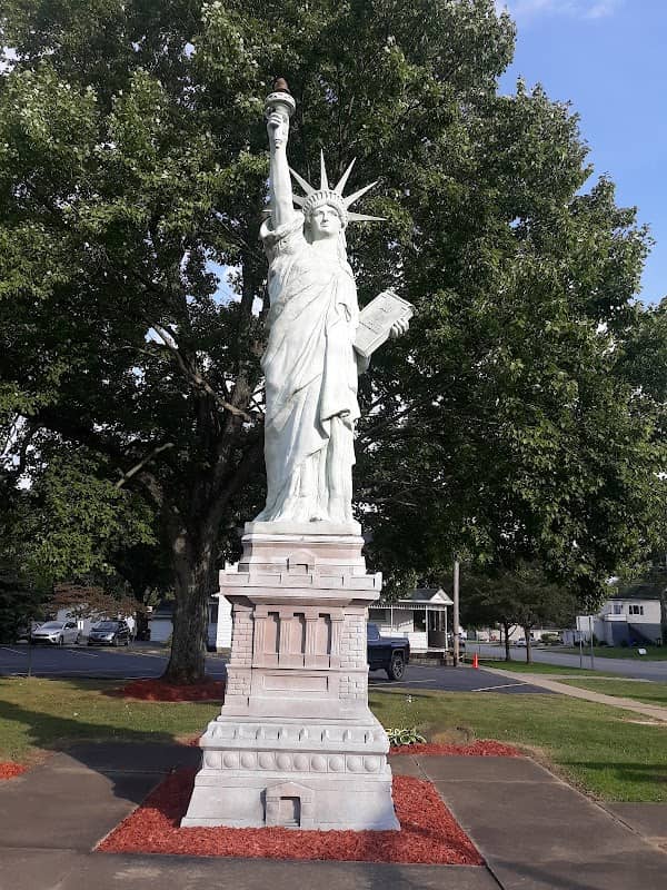 Park Statue of Liberty - Image 1