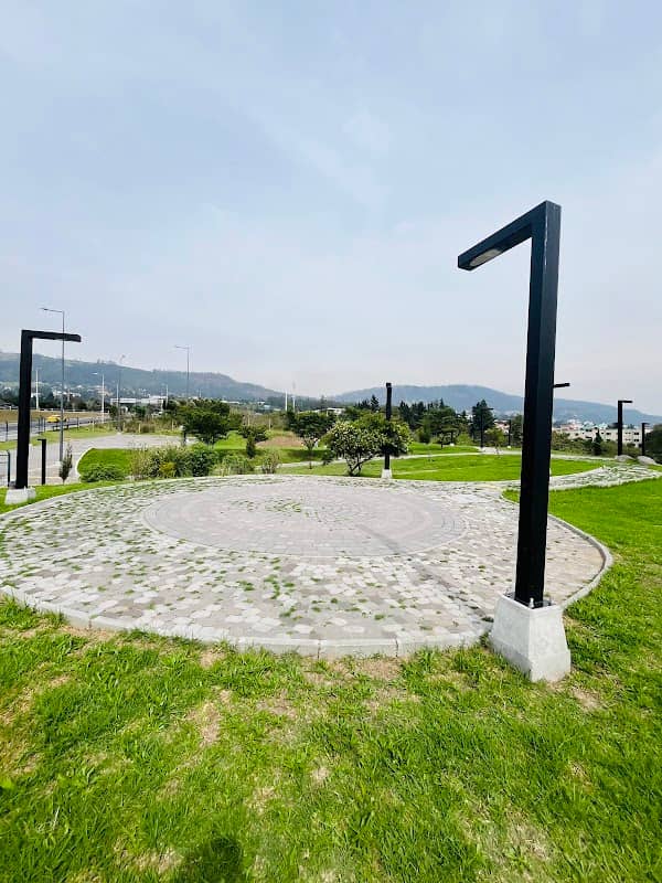 Quinde Park - Image 2