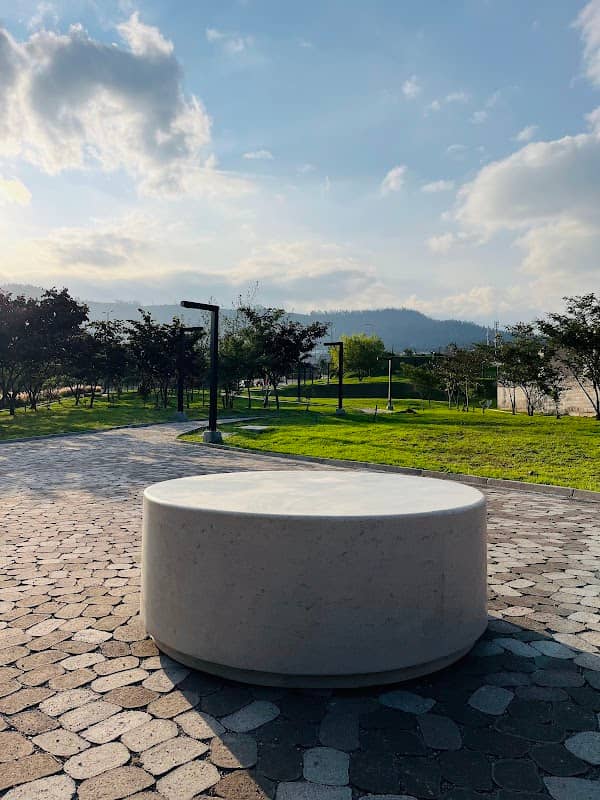 Quinde Park - Image 1