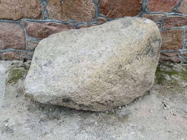 Island Centre Stone - Image 1