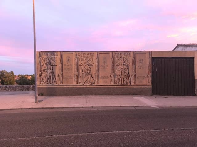 Mural sobre los Reyes de León - Image 1