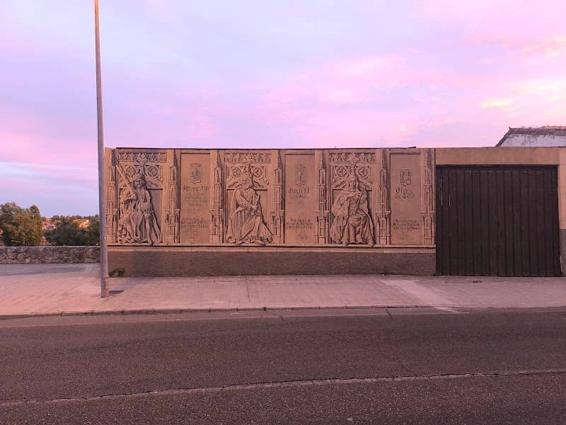Mural sobre los Reyes de León - Image 1