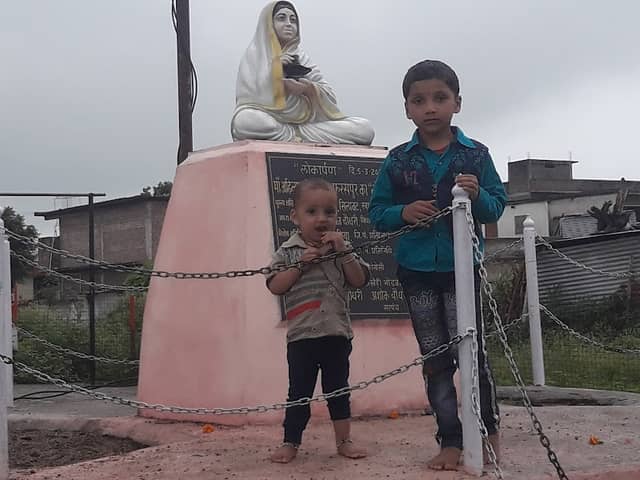 Ahilya devi monument - Image 1