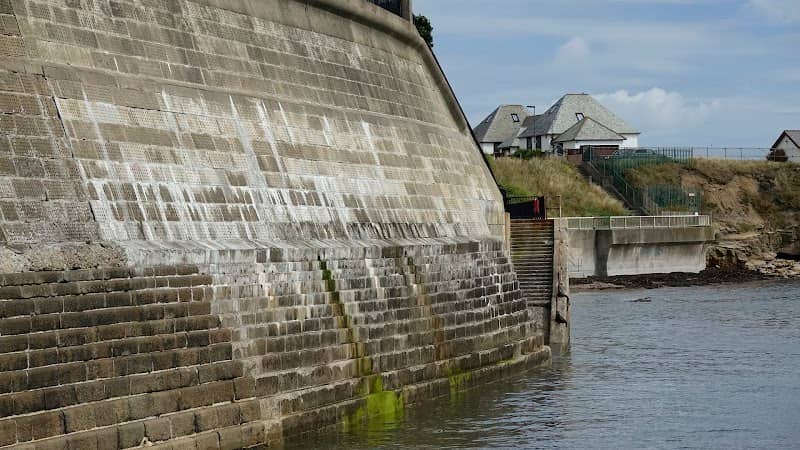 Cullercoats North Pier - Image 3