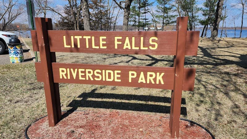 Riverside Park - Image 1