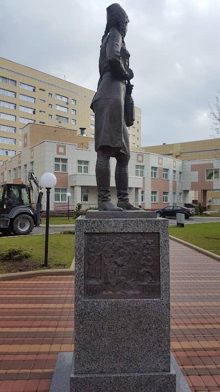 Monument to a Battlefield Nurse - Image 2
