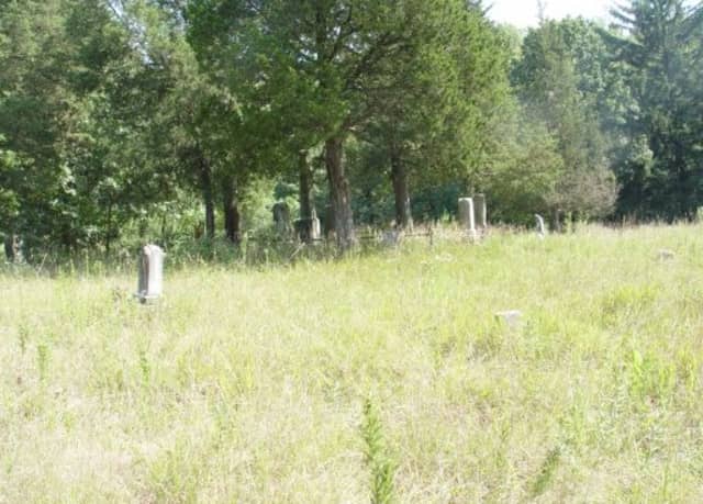 Short Pioneer Cemetery Prairie Nature Preserve - Image 2