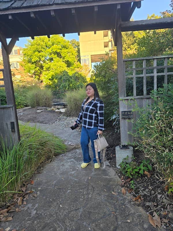 Dorothy Morris Kumakura Garden - Image 2