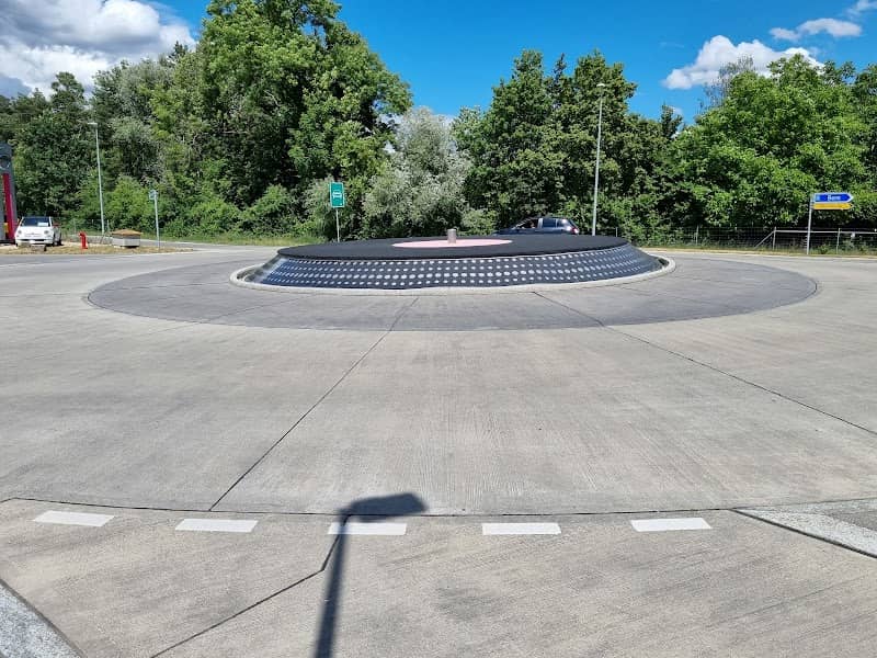 Lyss turntable roundabout - Image 1