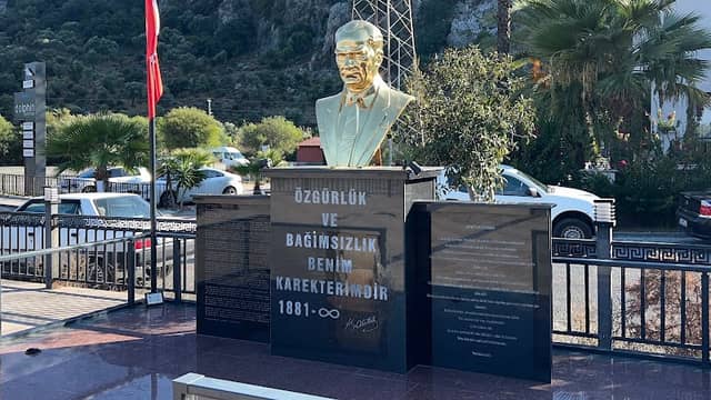 Sarıgerme Şehit Eren Bülbül Parkı ve Meydanı - Image 2