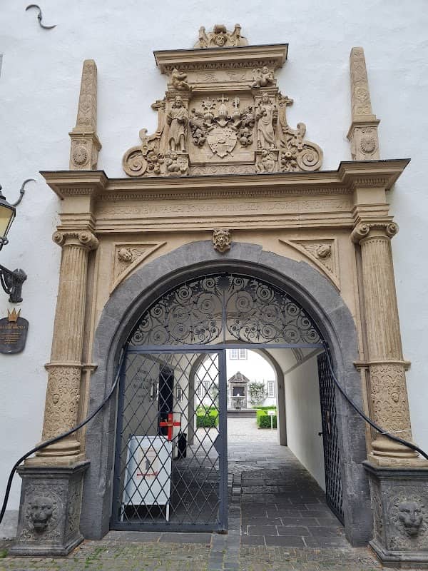 Schängel Fountain - Image 2
