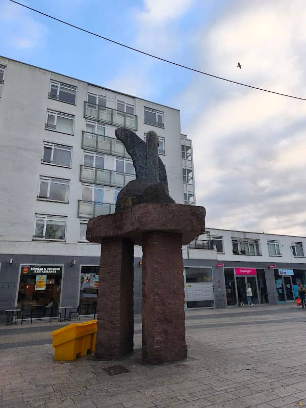 Statue - Image 1