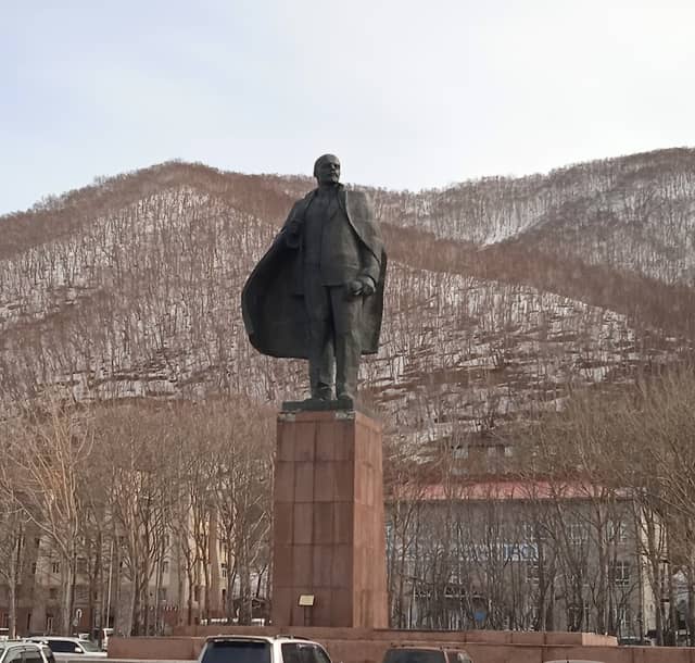 Pamyatnik V. I. Leninu - Image 1