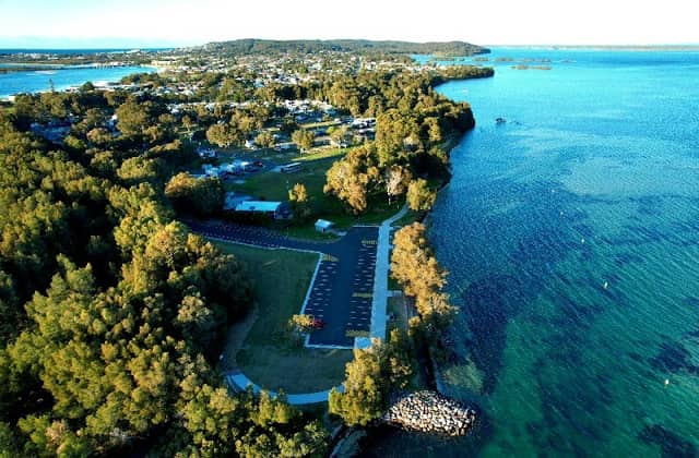 Pirrita island carpark and foreshore - Image 1
