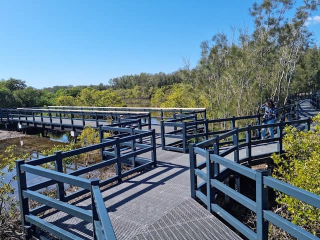 Pirrita island carpark and foreshore - Image 2