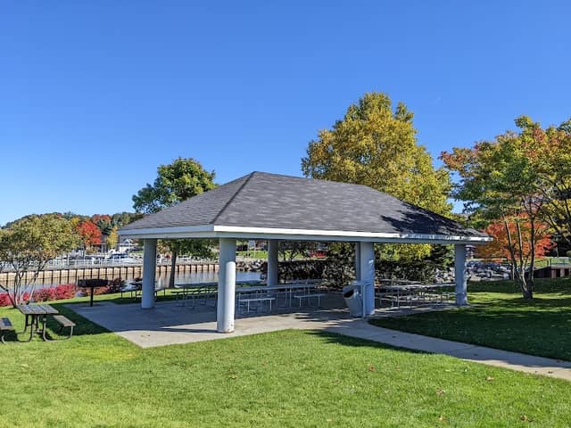 Festival Place Shelter - Image 1