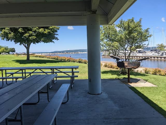 Festival Place Shelter - Image 2