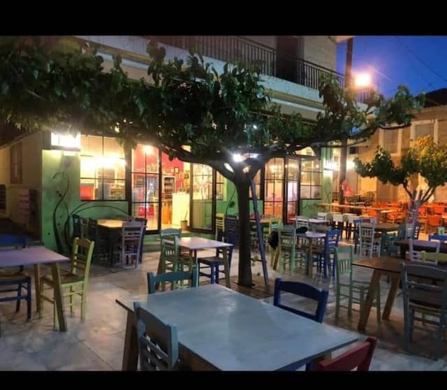 Plateia Akratas - Akratas square- Πλατεία Ακράτας - Image 1