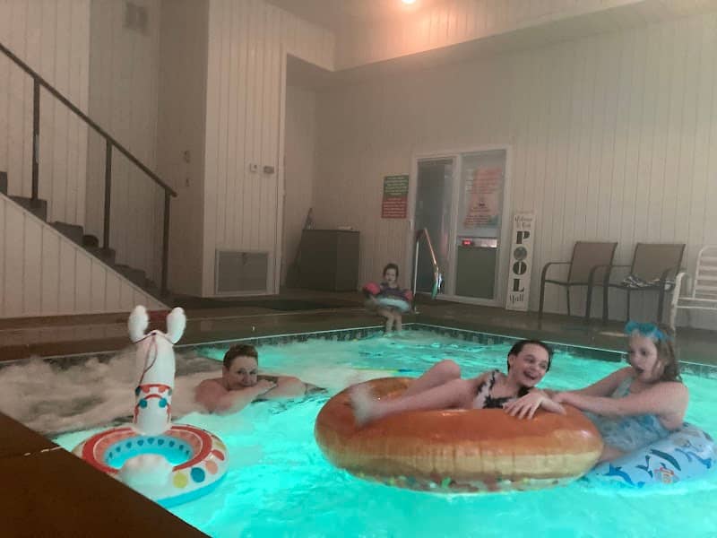Jen's Indoor Swimming Pool Rental in West Monroe - Image 2