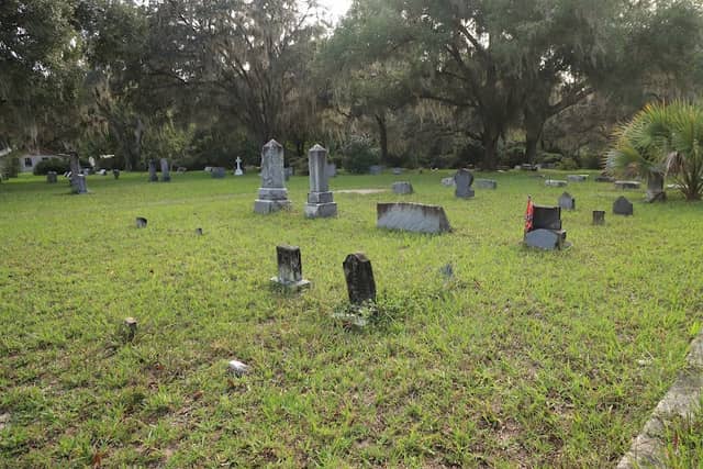 MacIntosh Cemetery - Image 1
