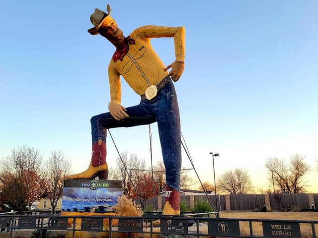 Tex Randall Statue - Image 1