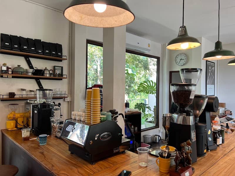 Lyn Cafe’ - Image 1