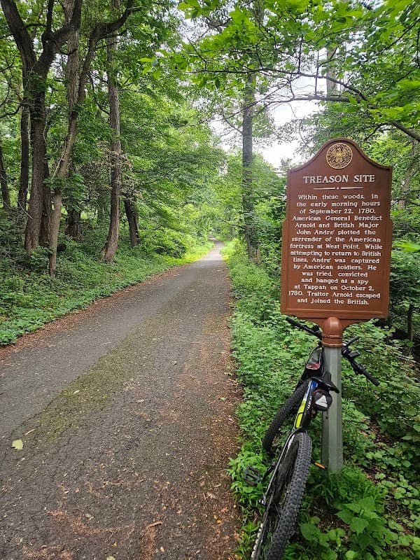 Haverstraw River trail - Image 1