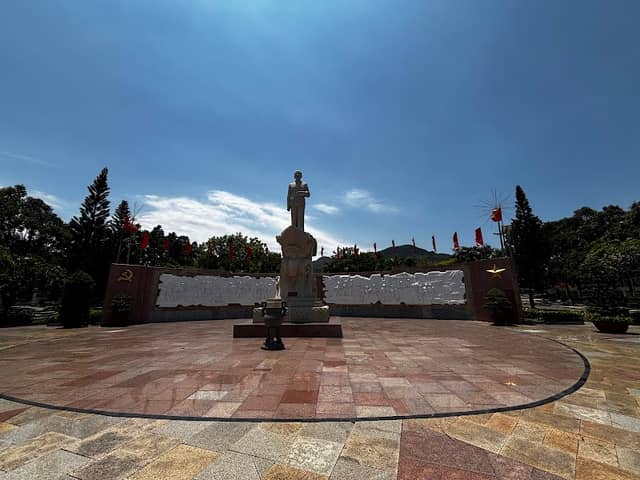 CHỦ TỊCH HỒ CHÍ MINH - Image 1