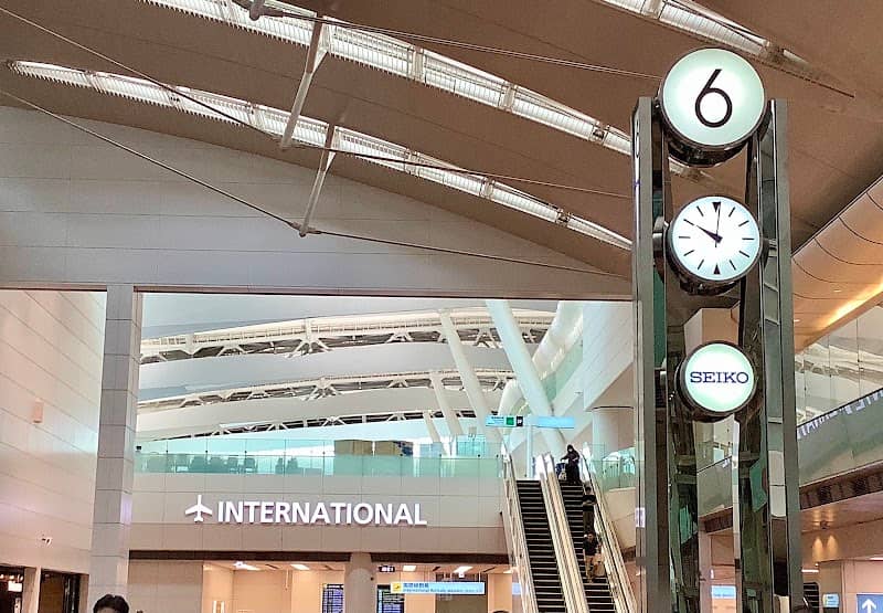 羽田空港第2ターミナル6番時計台広場 - Image 1