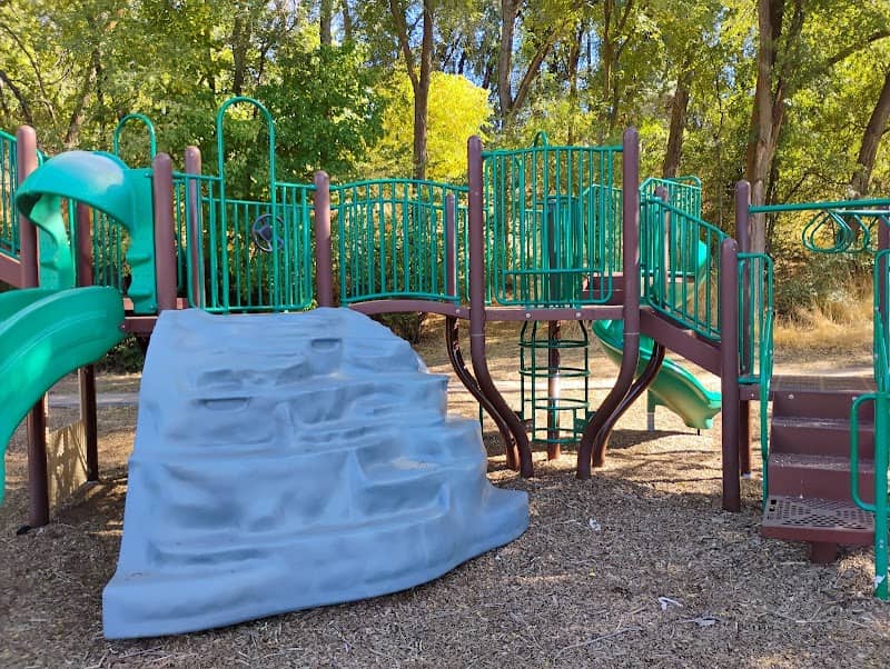 Club Heights Park - Image 1