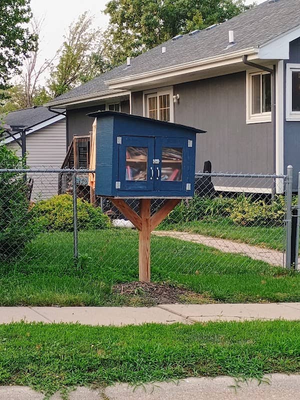 Bellevue book box - Image 1