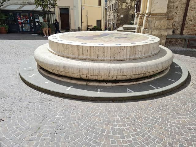 The Navel of Italy monument - Image 2
