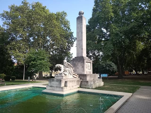 Győr War memorial fountain - Image 1