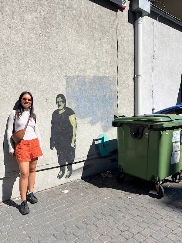 Mural pani z donatem - Image 1