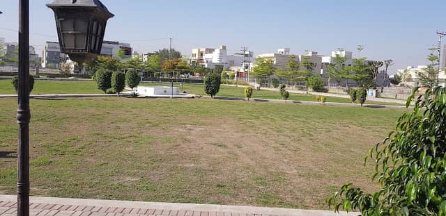 Ladies Park - Image 1