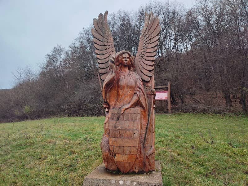 Drevené sochy (anjel, lukostrelci, rytieri...) - Image 2