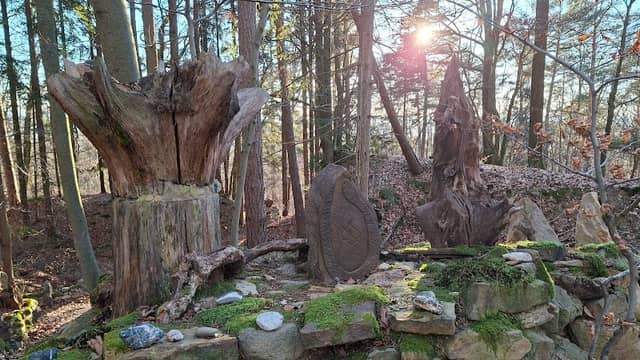 Holz- und Steinskulpturen (Schatzkammer) - Image 1