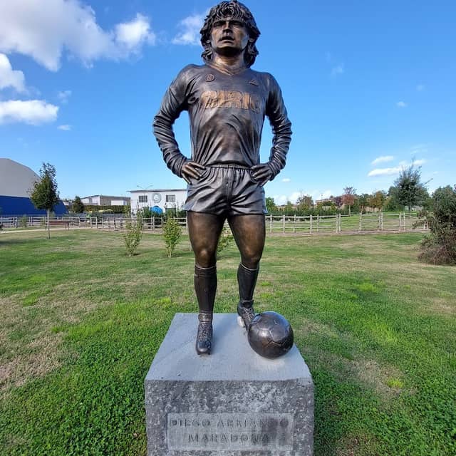 Statua di Maradona ad Acerra - Image 1