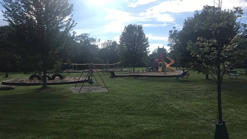 Rolling Oaks Commons - Image 1