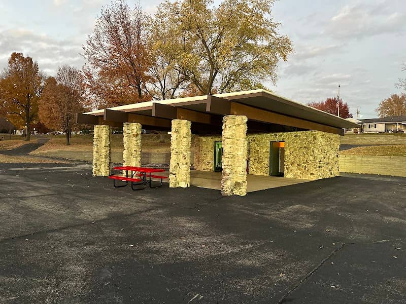 Shelter & restrooms - Image 1