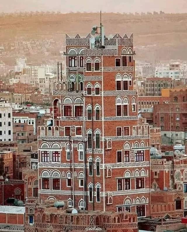 صنعاء القديمة السائلة - Image 1