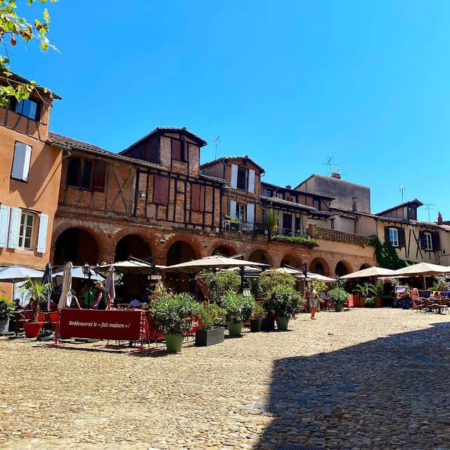 Place du Cloître Saint-Salvy - Image 1