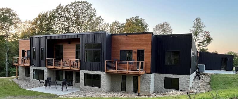 Along The Edge Bed & Breakfast - Image 1