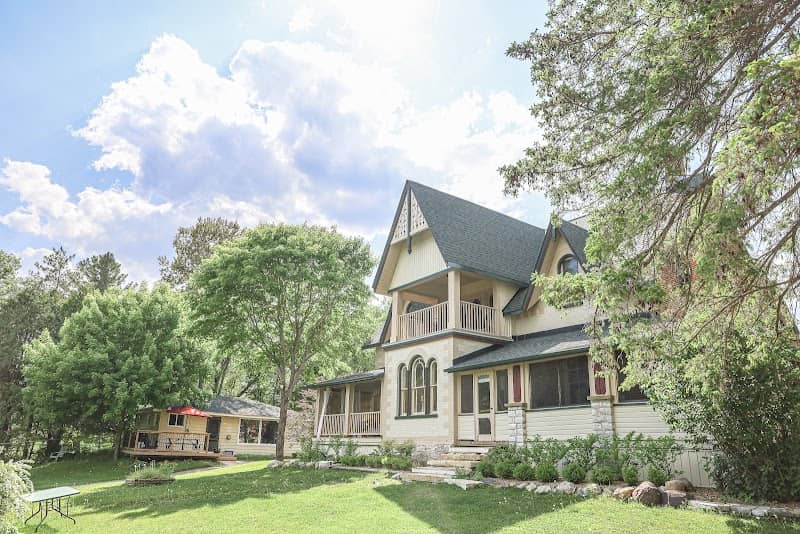The Saucy Willow Inn & Cottages - Image 1