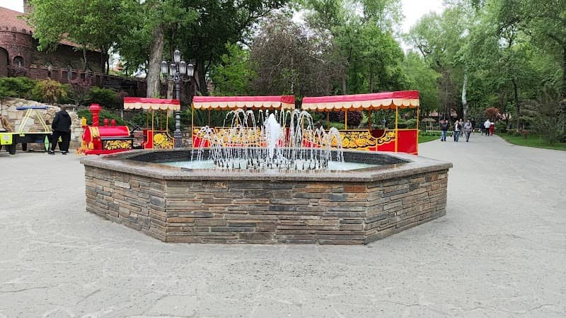 Fontan S Podsvetkoy - Image 1