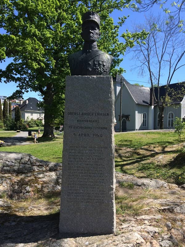 Minnesmerke/ War Memorial - Image 1