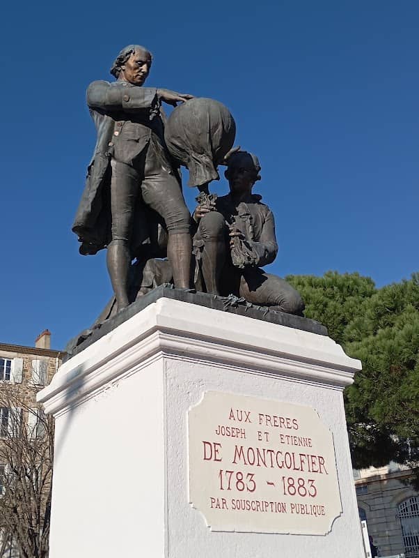 Statue des Frères Montgolfiers - Image 2