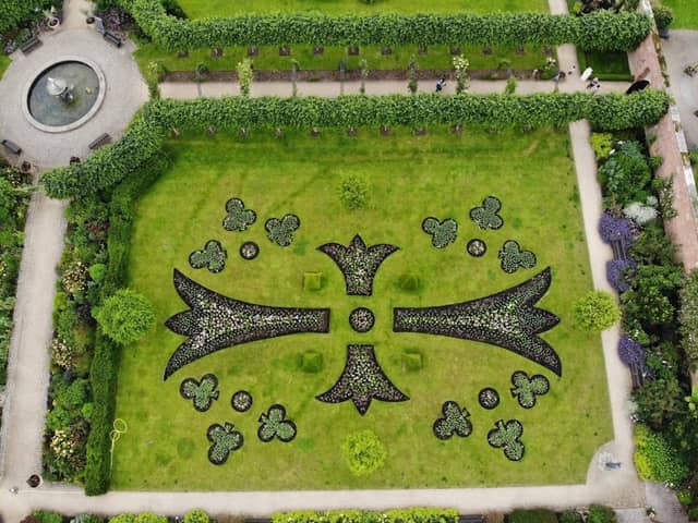 Sunken Garden Fountain - Image 2