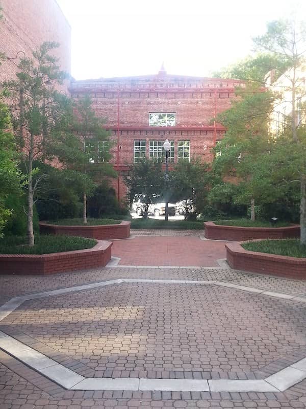 Griffin Courtyard - Image 1