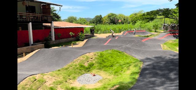 Todo con Amor Pump Track - Image 1